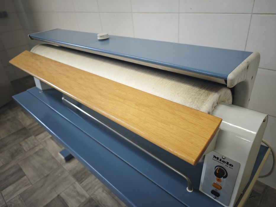 Каток прасувальний каландер Miele HM 5311