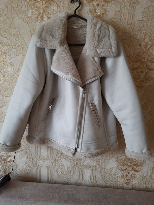 Дубленка,новая,светлая,молодежная,производство Китай.