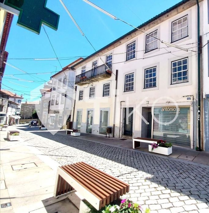 Prédio para Venda na Rua do Comercio no Centro Histórico da Guarda – I