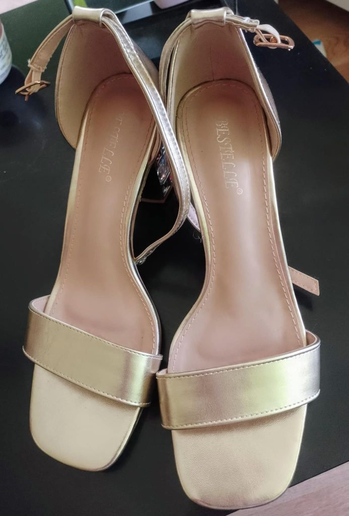 Buty na sprzedasz