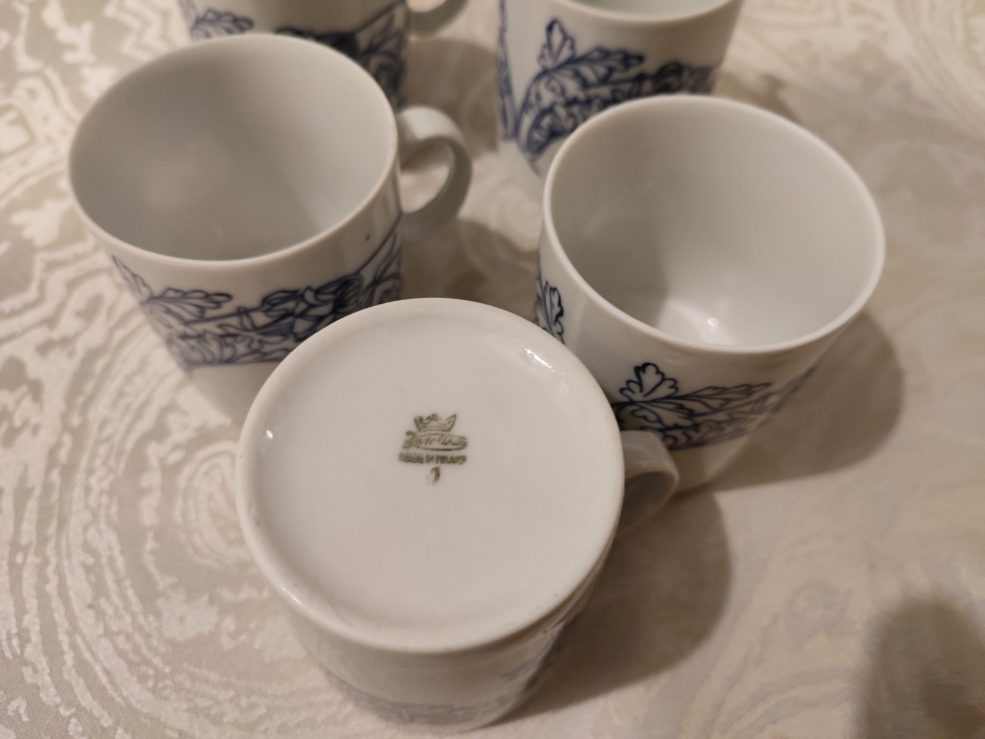 Śliczny zestaw pięciu kubeczków porcelana Karolina