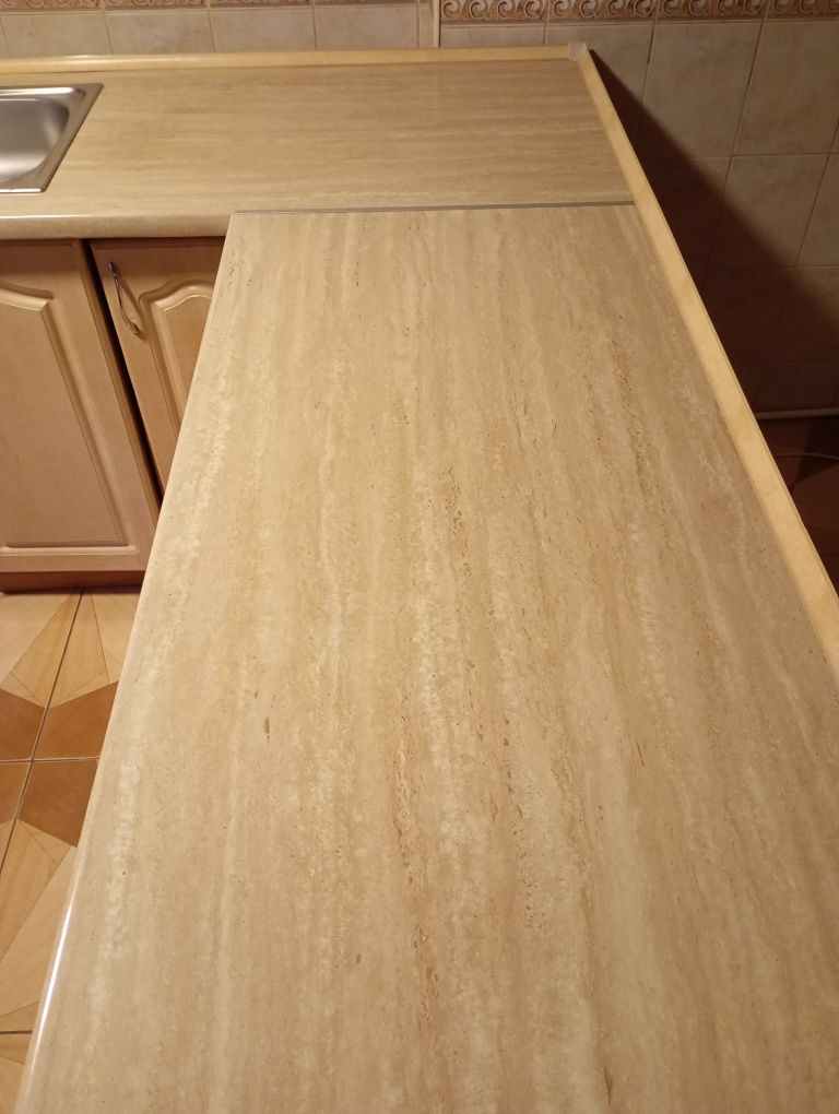 Blat kuchenny Pfleiderer ze zlewem i baterią długość 3,28m, gr. 38mm