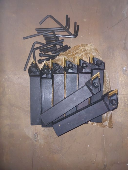 Різець токарний механічний