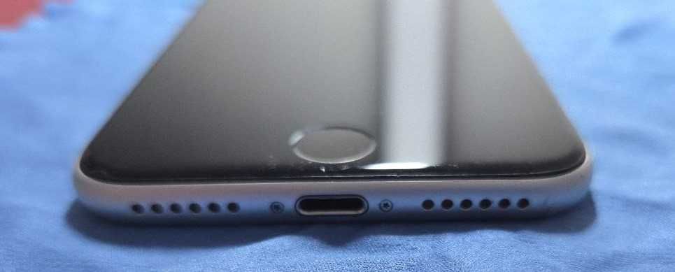 Продам Iphone SE 2 64Gb Білий