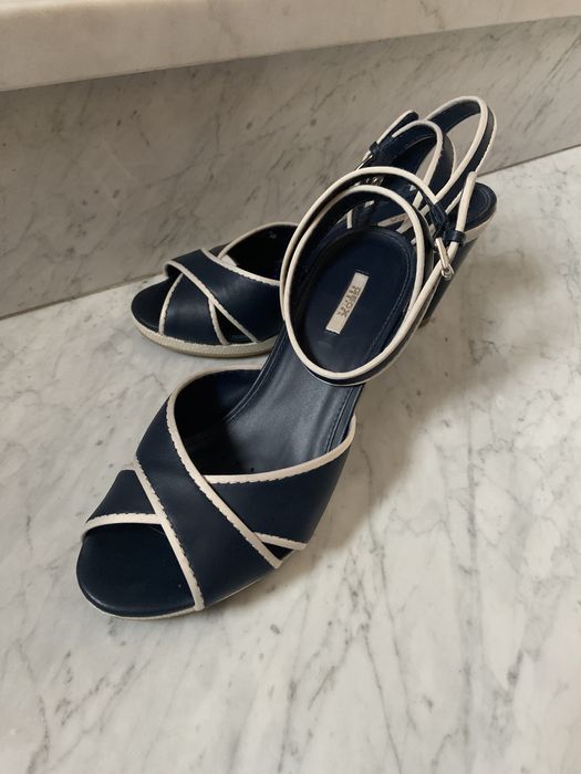 Sandały zapinane na kostce