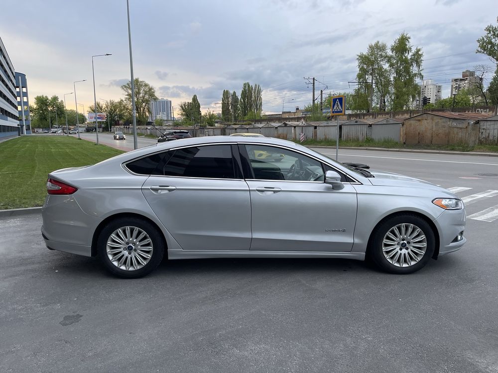 Ford Fusion 2015 2.0 Гібрид Максимальна комплектація