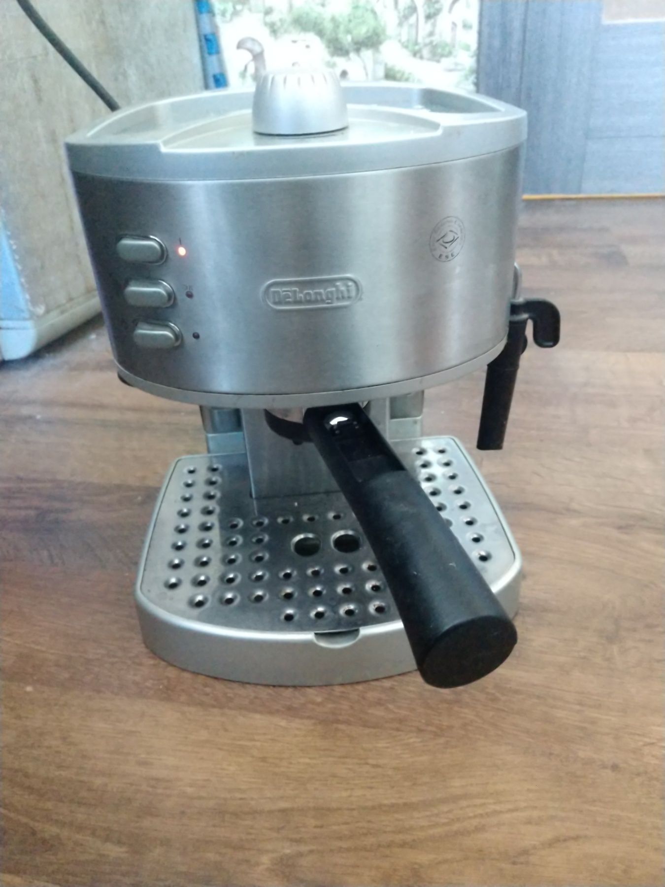 Кофеварка DeLonghi EC 330 S