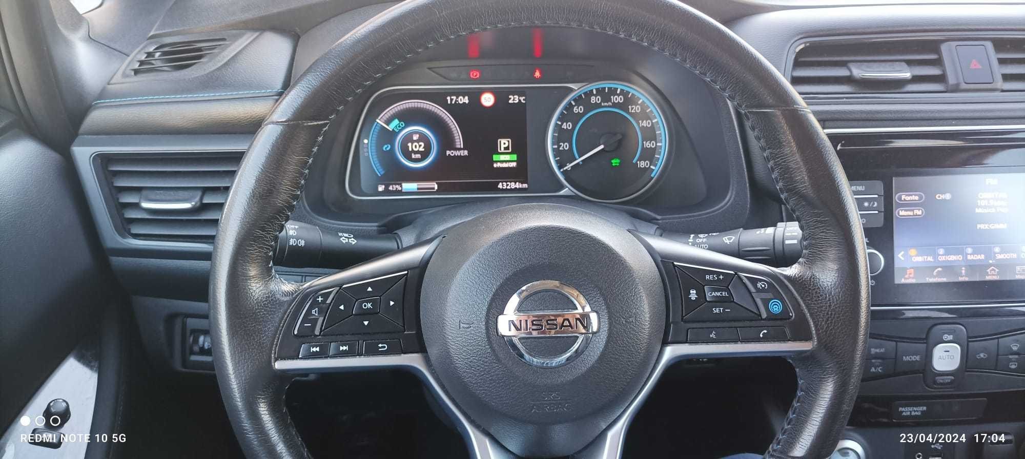 Nissan Leaf 40 kWh N-Connecta com poucos kms