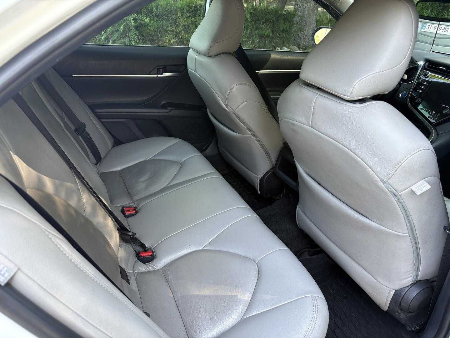 Toyota Camry 2019 2.5 гібрид