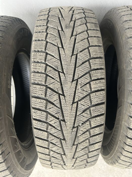 Резина  Hankook 215 65 R16 зимова