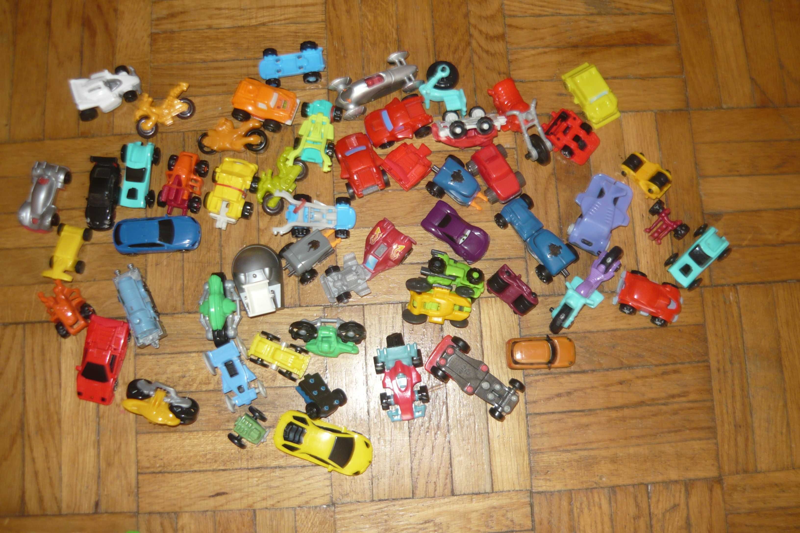 Zabawki - Samochodziki - e moty - figurki -  Z niespodzianek  - Dużo