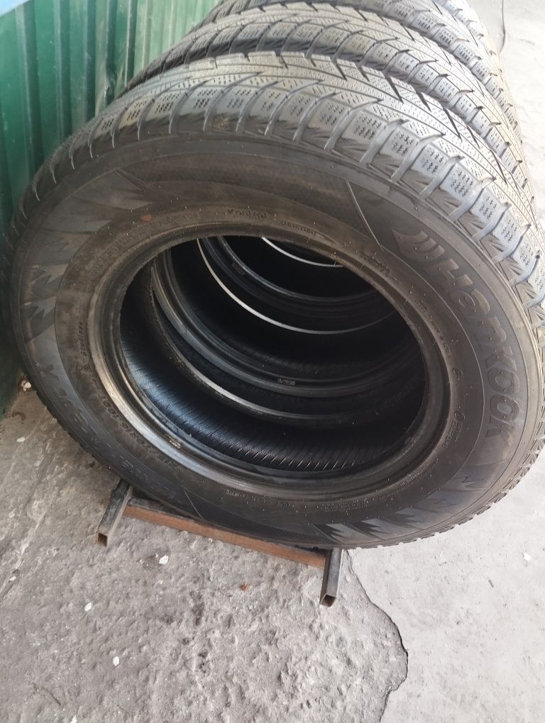 Шини Hankook 215/70/16