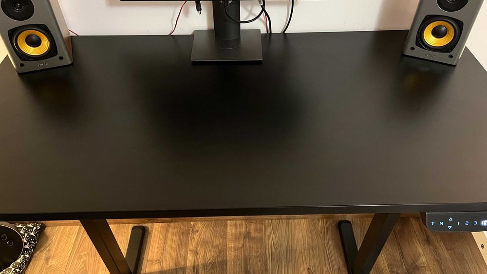 Biurko elektryczne z regulowaną wysokością – metalowe nogi loftowe