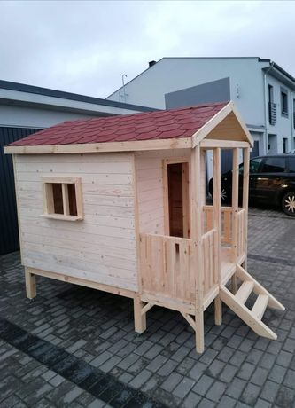 Drewniany domek dla dziecka na ogród