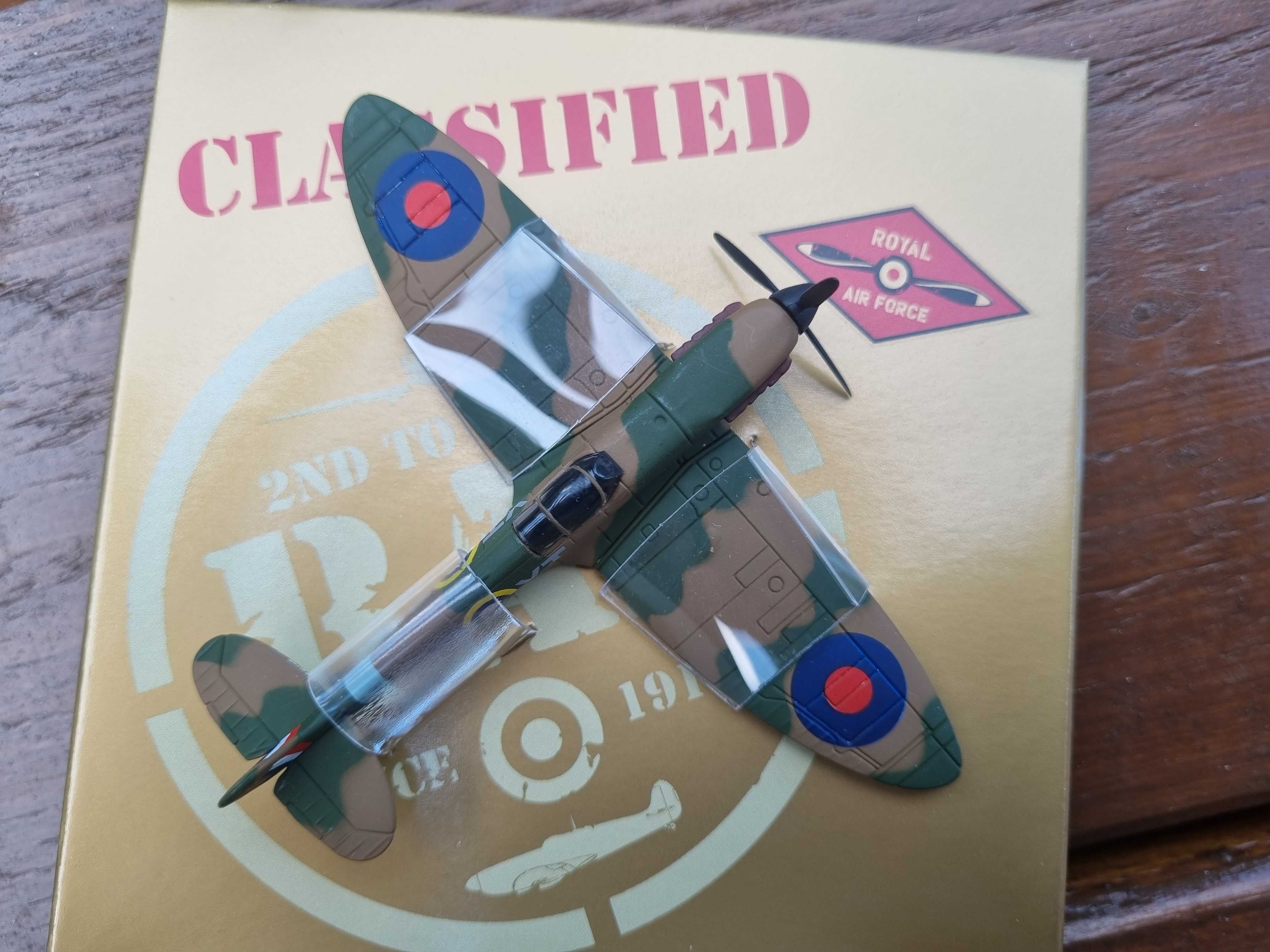 Модель літака Supermarine Spitfire Royal Air Force