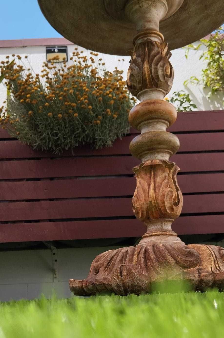 Mesa de apoio antiga em excelente estado