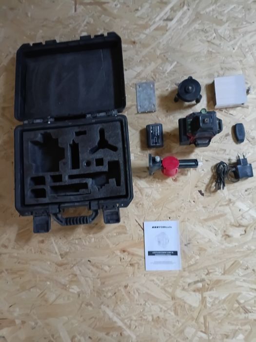 Laser płaszczyznowo-krzyżowy