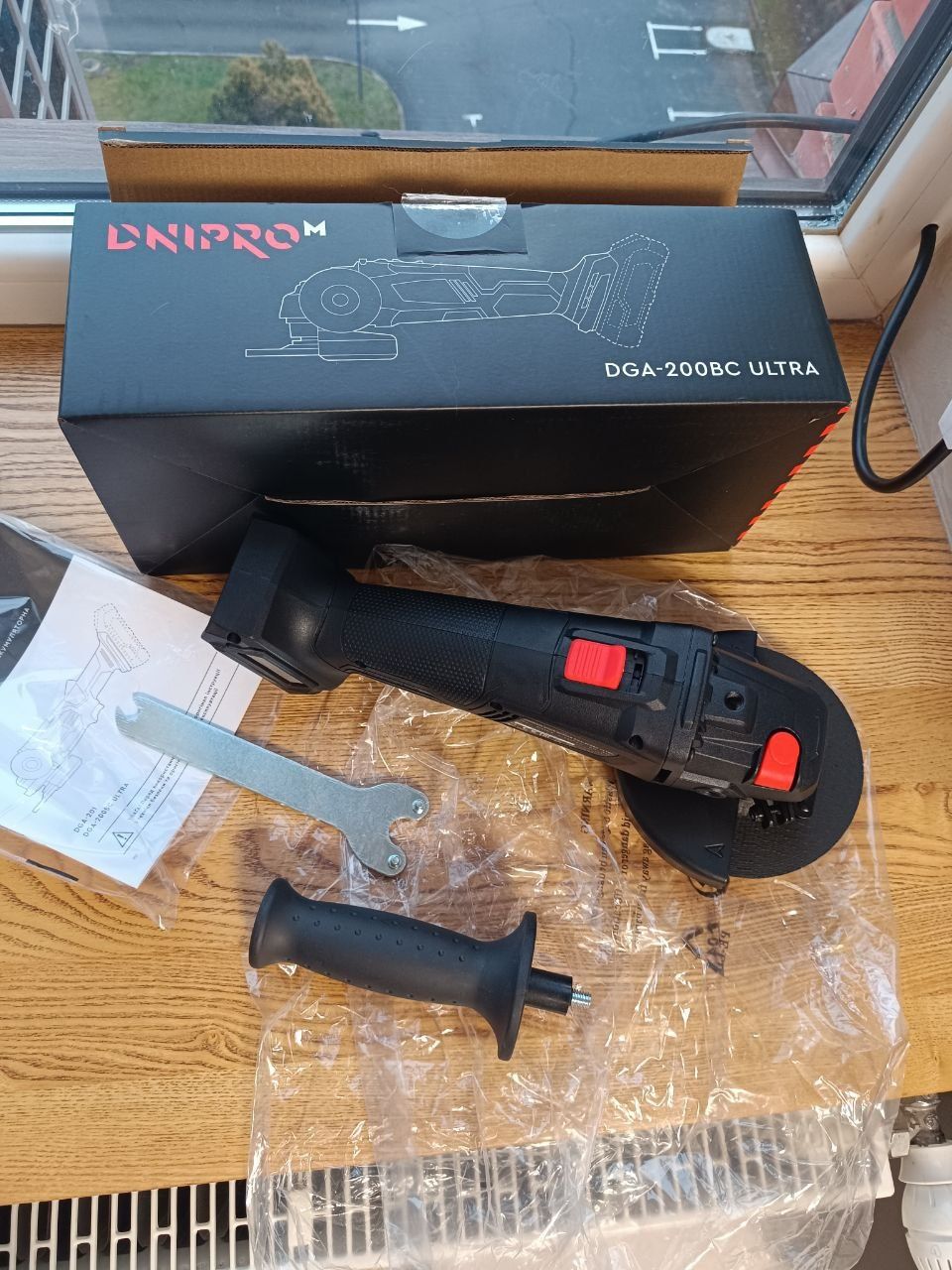 Акумуляторна 20v шліфмашина кутова Dnipro-M DGA-200BC ULTRA, 4A/h