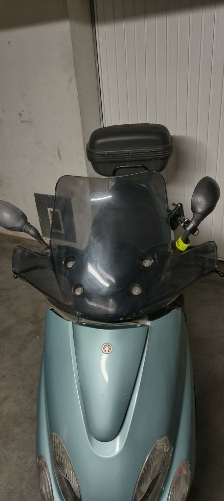 Yamaha MAJESTY x 2.