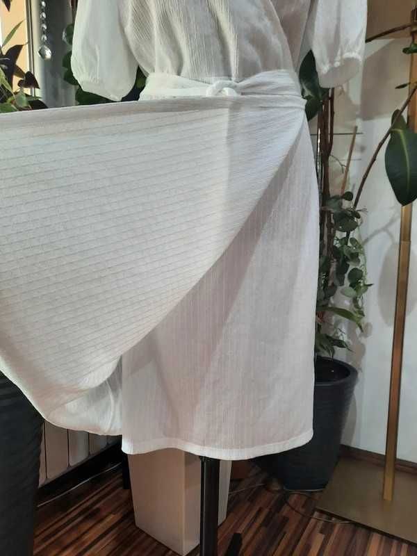 Biała sukienka kopertowa - VRS Woman