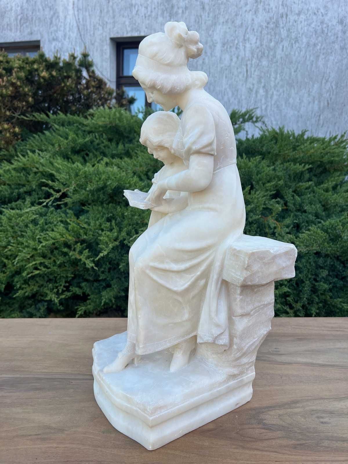 Okazała rzeźba z alabastru