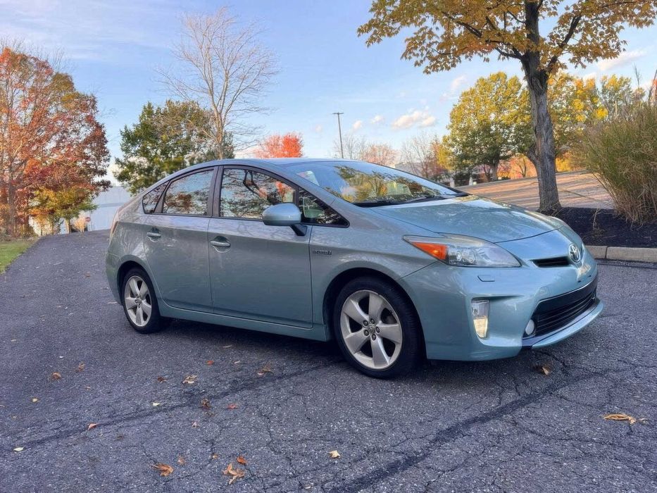 Toyota Prius Five      2013