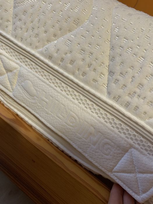 Łóżko z materacem Hilding