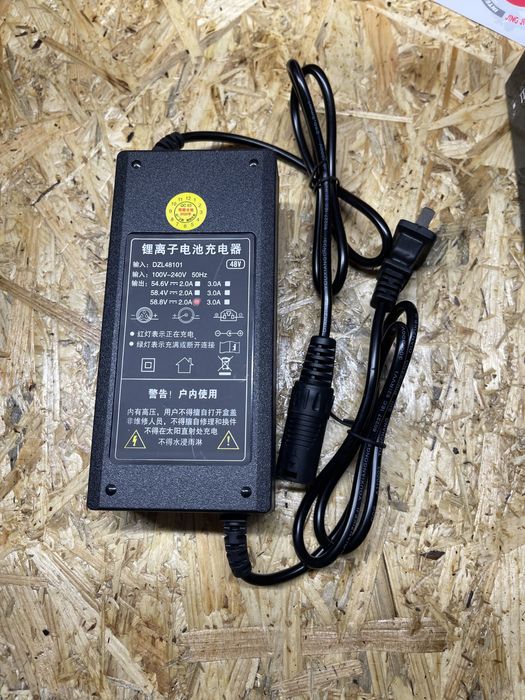 24v 36v 42v 48v 54,6v 2A 10А Зарядний для акумулятору