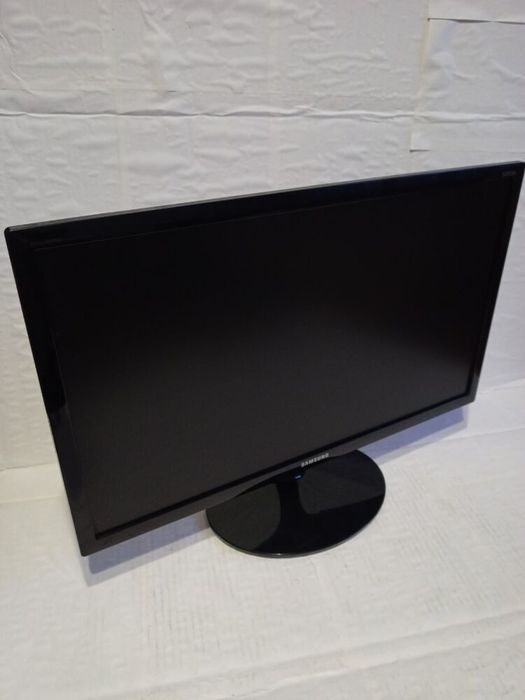 Новий монітор для комп'ютера 24 дюйми, 61 см. Samsung