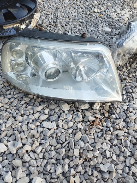 Przednia prawa lampa Xenon VW Touareg