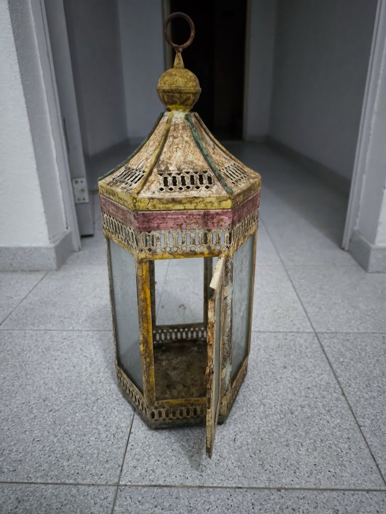 Lanterna em ferro com vidro