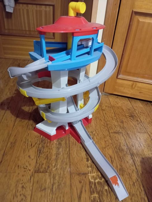 Casa de bonecas da Gabby e pista da Patrulha pata