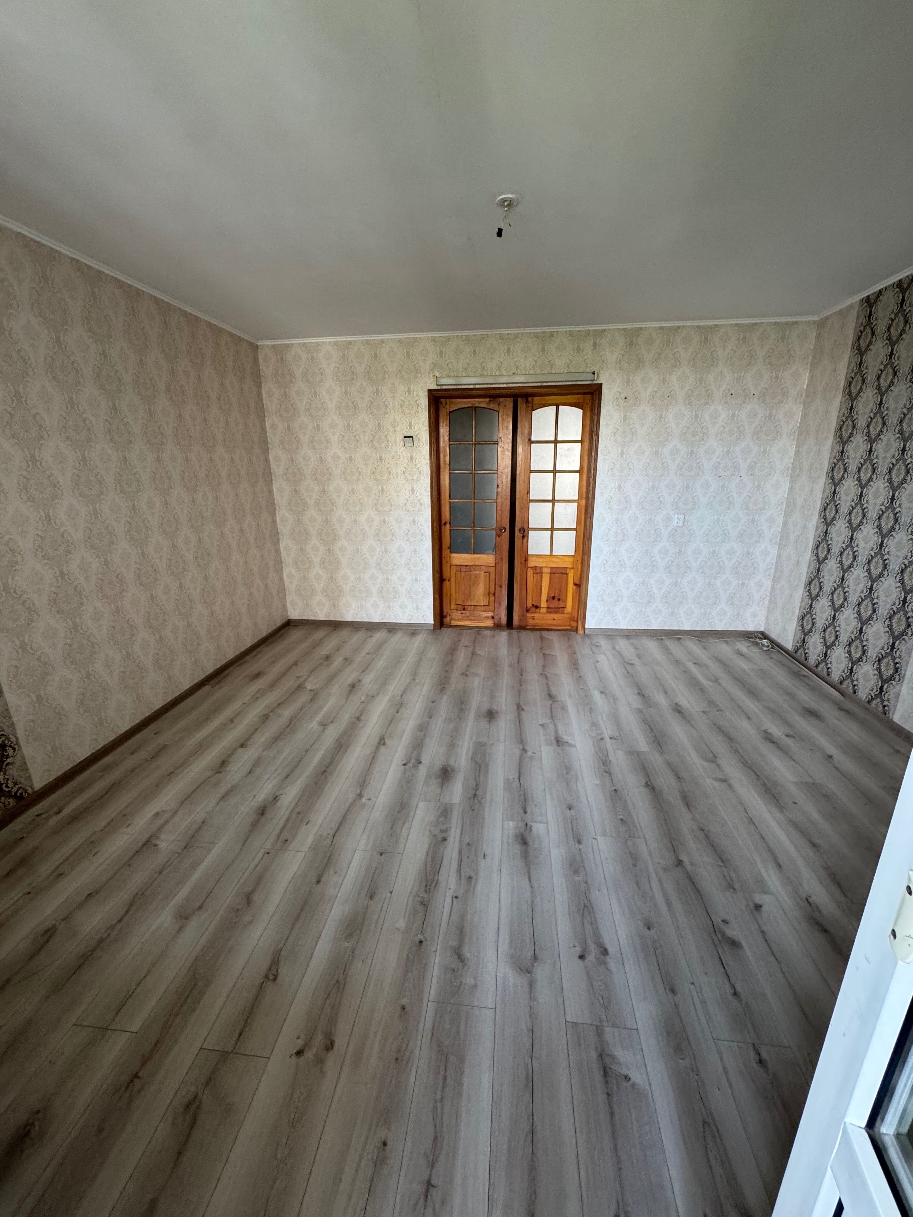 Простора квартира в цегляному будинку