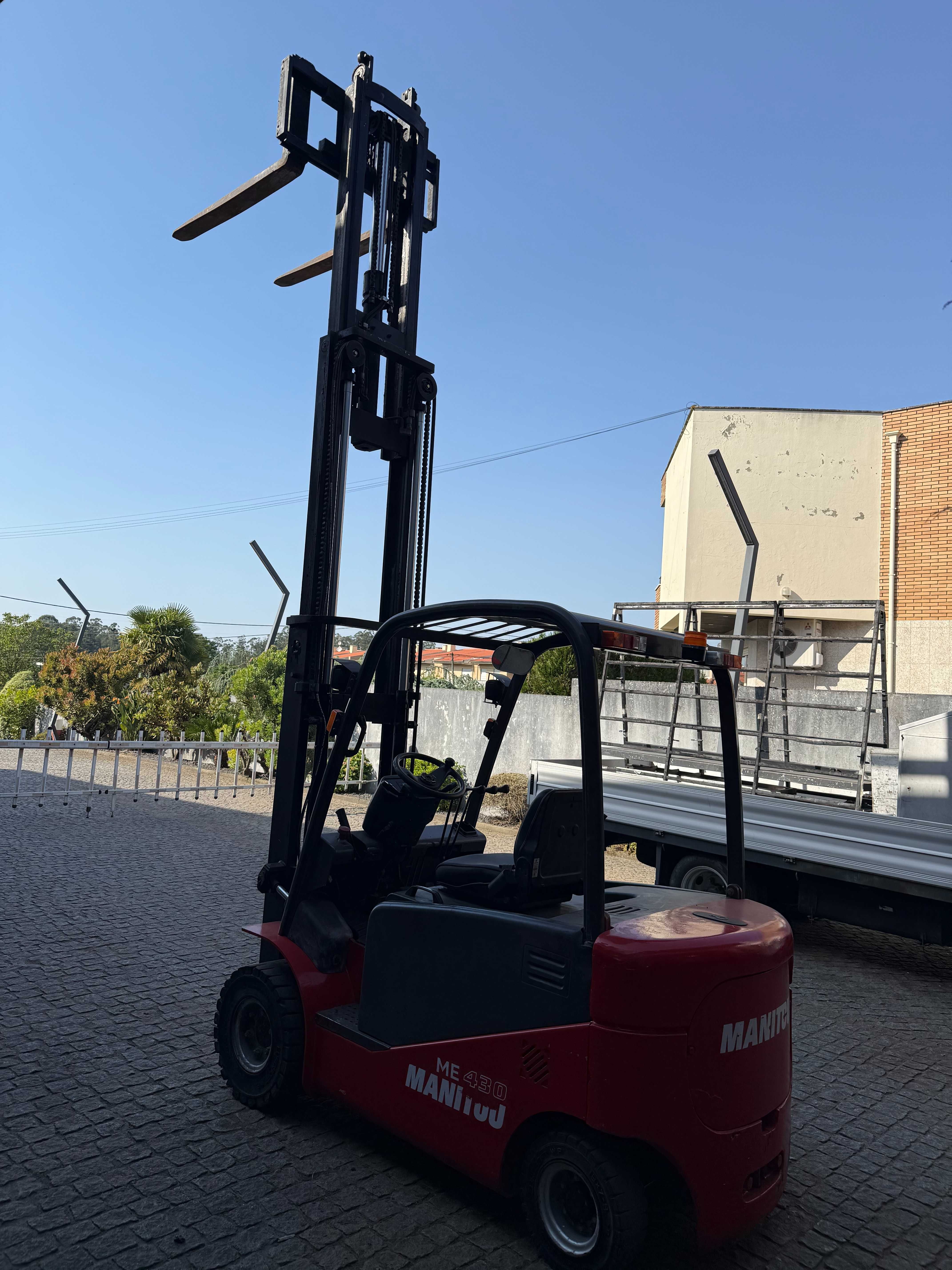Empilhador eletrico Manitou 3T