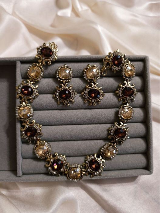 Шикарний комплект прикрас із камінням у вінтажному стилі
