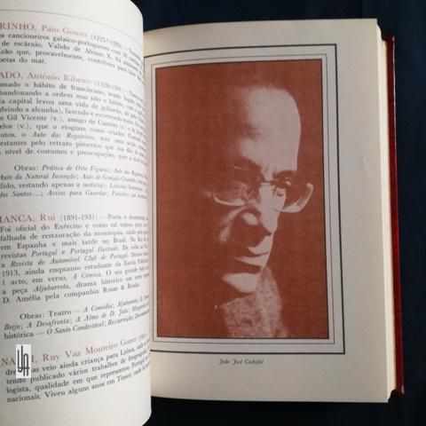 Pequeno Dicionário de Autores da Língua Portuguesa.