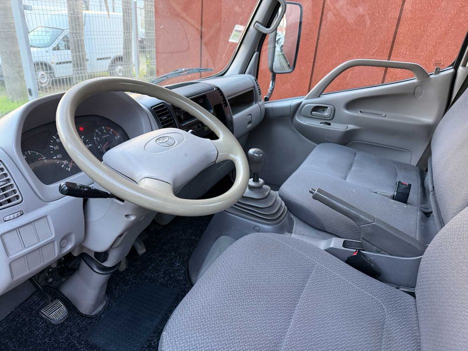 Toyota dyna caixa aberta