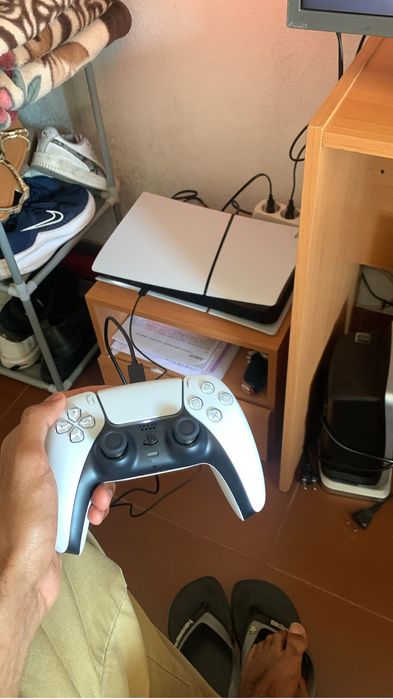 Playstation 5 com 2 comandos