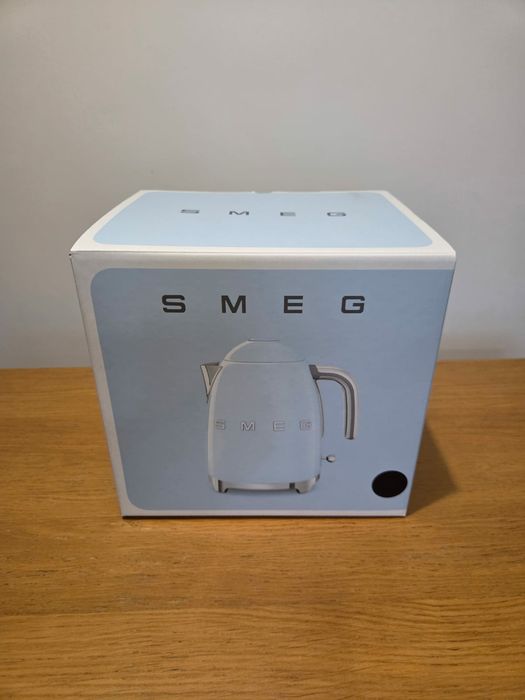 Nowy czajnik Smeg czarny