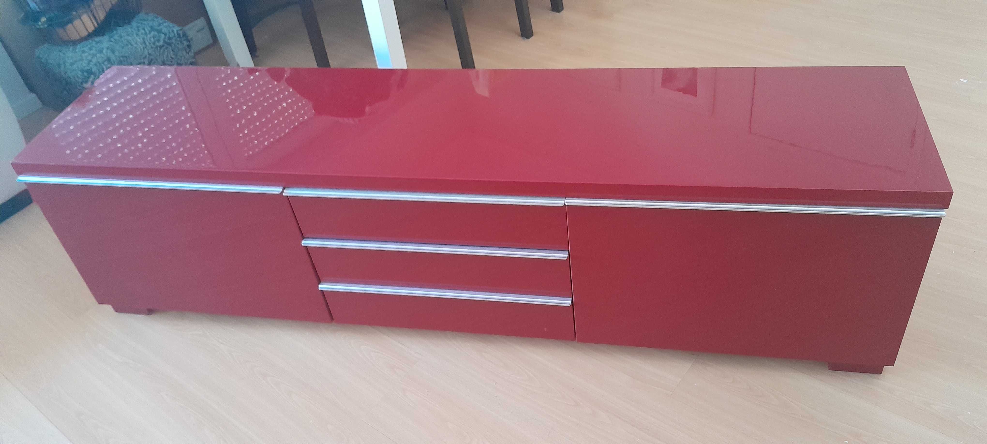 Móvel TV vermelho IKEA, modelo Bur da gama BESTA