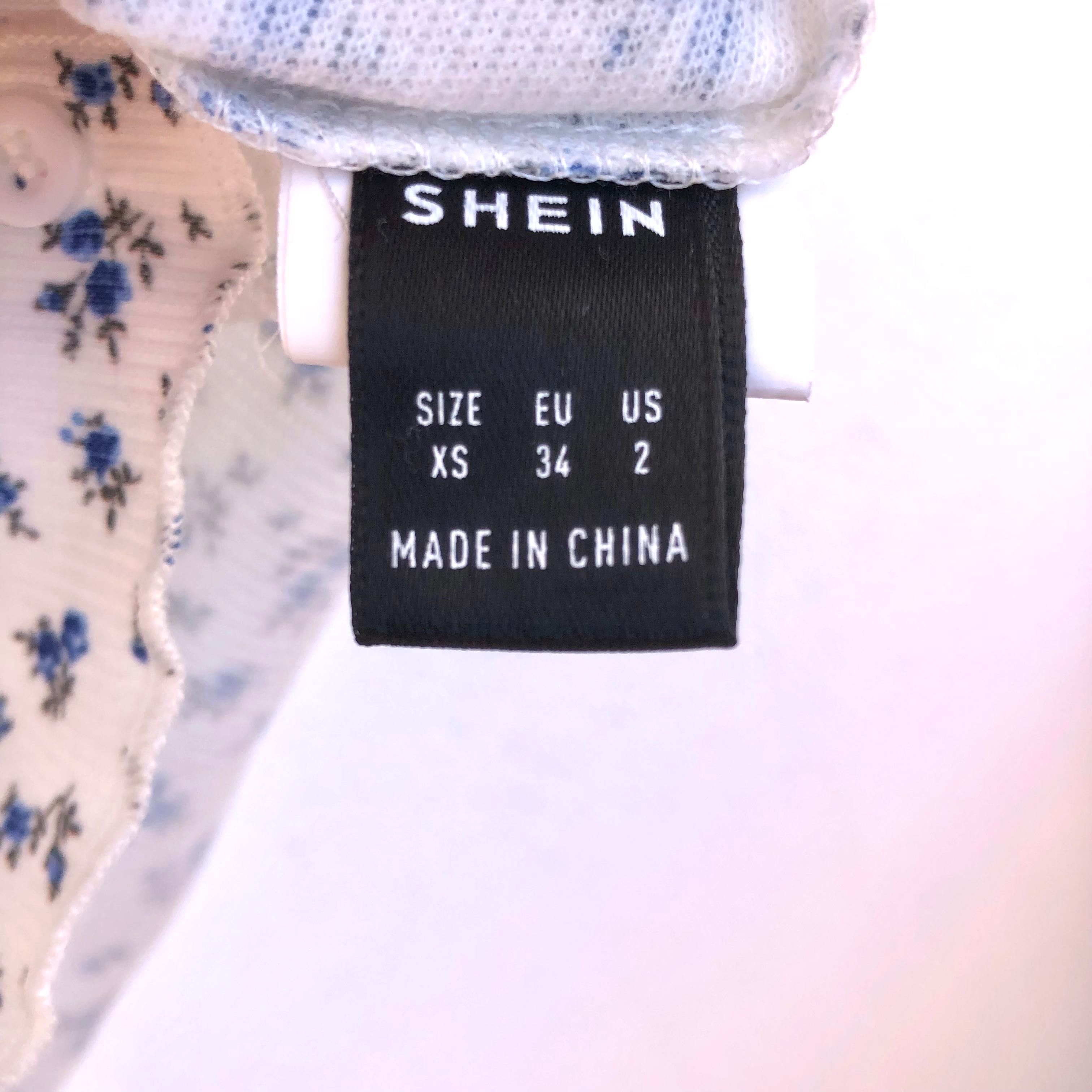 Top manga curta branco com flores Shein XS