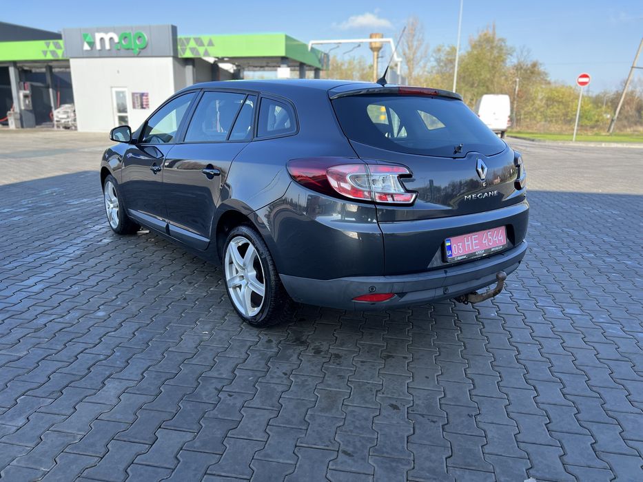 Гарний доглянутий автомобіль !