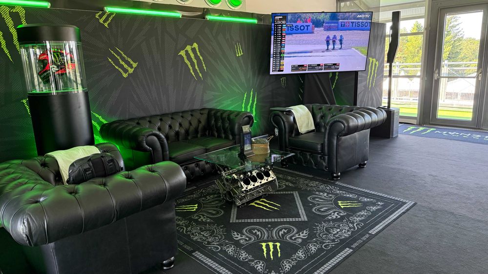 Stolik z bloku silnika V8 Mercedes *Premium ModernArtWorks™ AMG Brabus