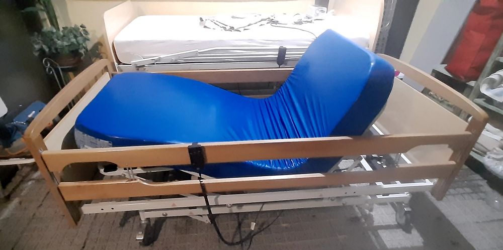 Cama articulada elétrica e elevatória hospitalar