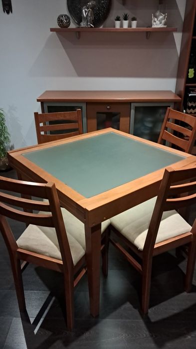 Mobilia sala em cerejeira 
Mesa 90x90 extenxivel 180×
4 cadeiras
A