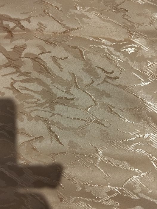 Продам дві штори висота 2, 5 см ширина каждой 70см.