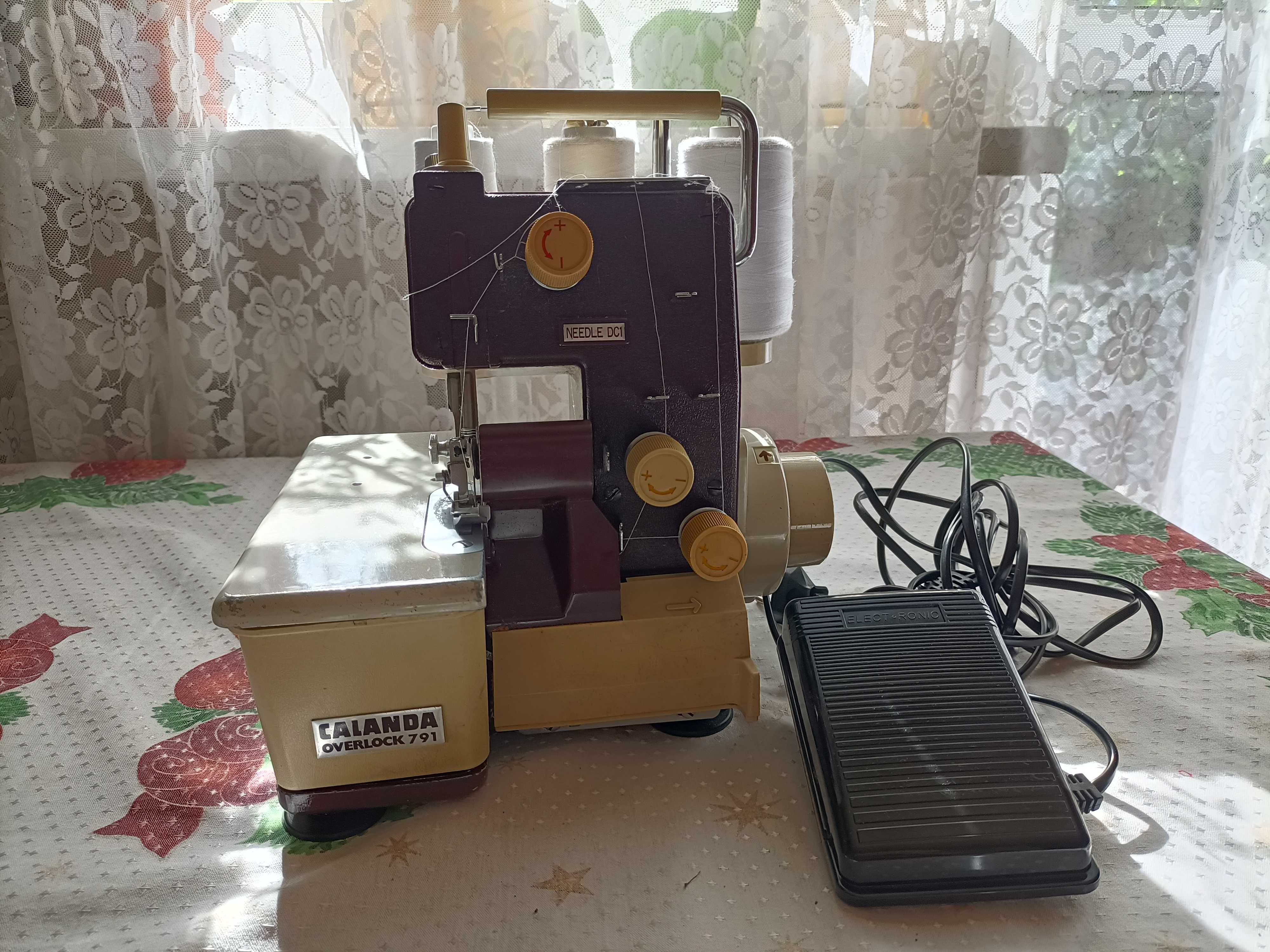 Overlock Pfaff, 3-nitkowy