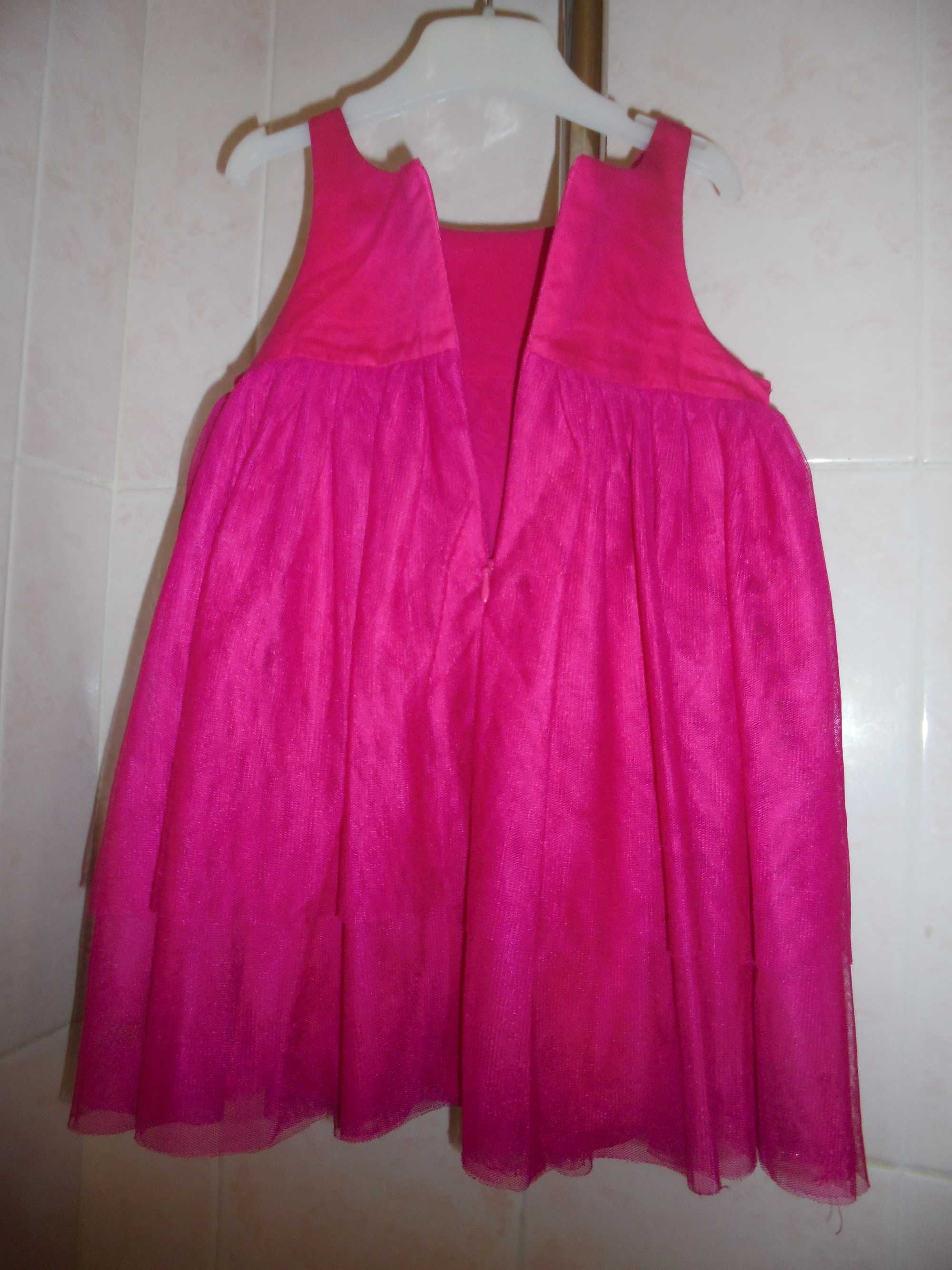 vestido de menina cor de rosa lindo