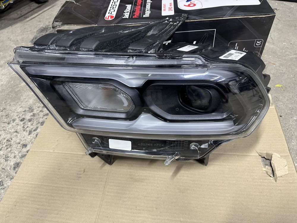 Dodge durango 2022 фара левая led