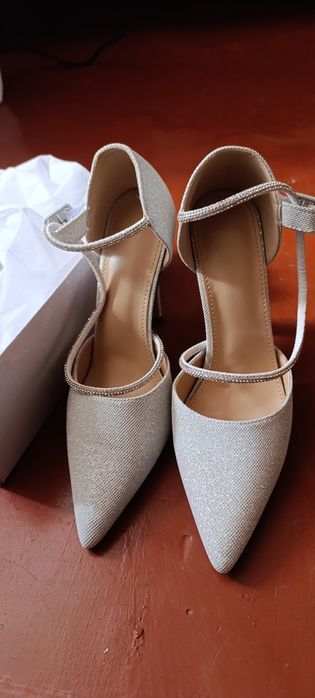 Туфлі на весілля чи на свято .39 розмір